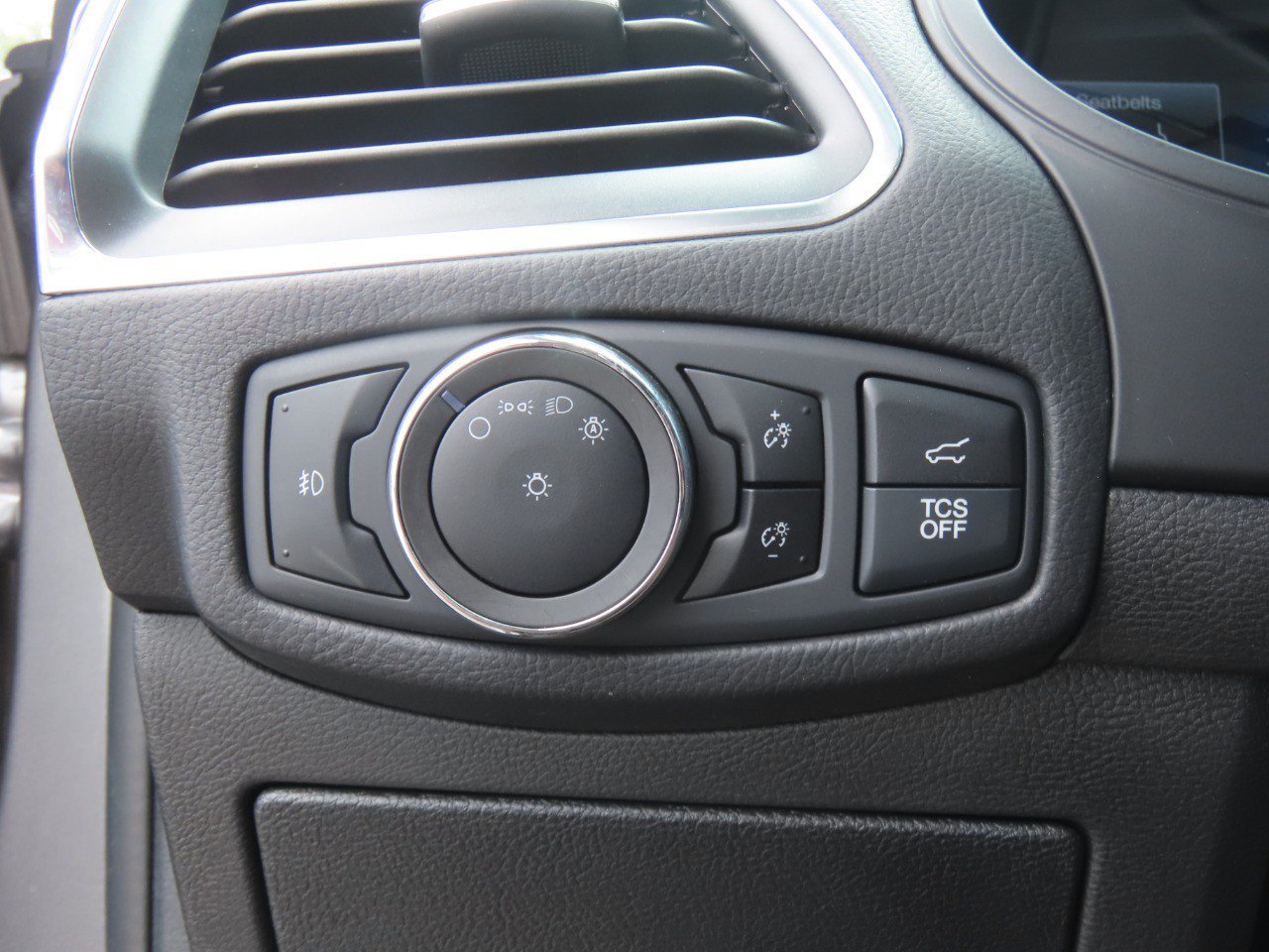Used 2023 Ford Edge Titanium AWD/4WD image 27