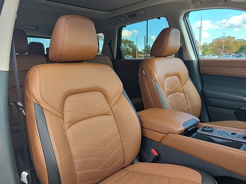 Used 2023 Nissan Pathfinder Platinum w/ Cargo Package image 12