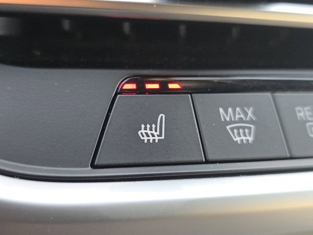 Used 2022 BMW X5 xDrive40i w/ M Sport Package image 32