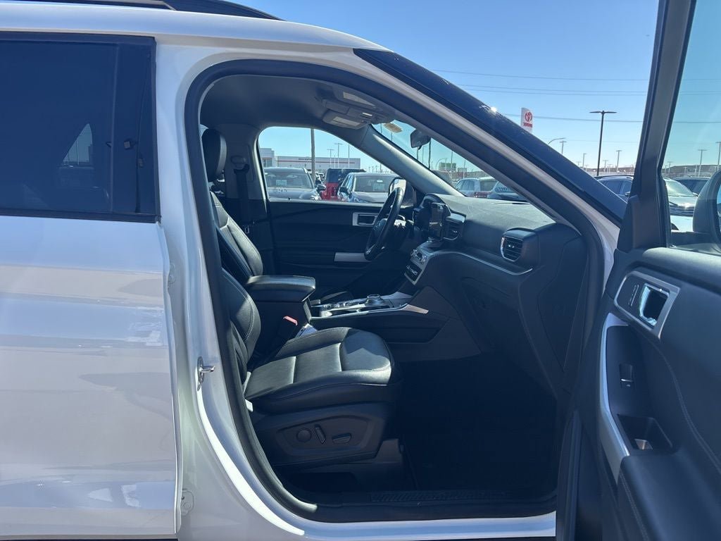 Used 2020 Ford Explorer XLT w/ Equipment Group 202A AWD/4WD image 37