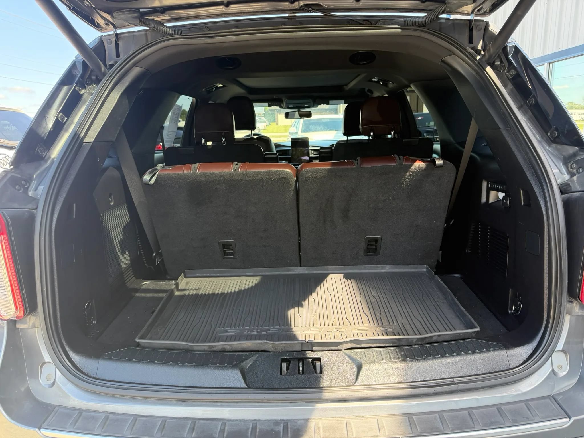 Used 2021 Ford Explorer Platinum w/ Equipment Group 601A AWD/4WD image 18