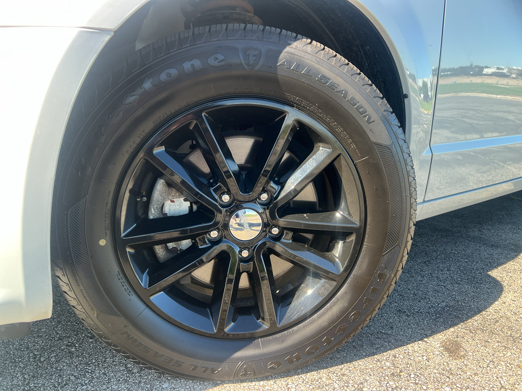 Used 2018 Dodge Grand Caravan SXT w/ Rear Park Assist Package FWD image 9