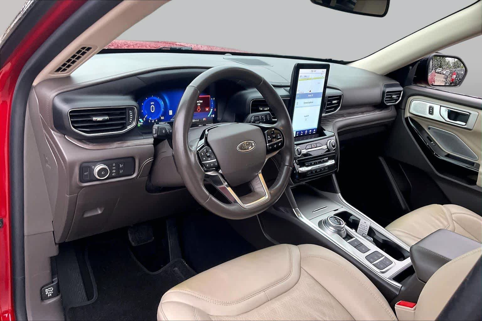 Used 2021 Ford Explorer Platinum w/ Premium Technology Package RWD image 17