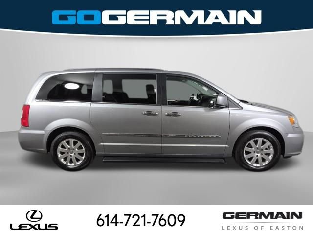 Used 2016 Chrysler Town & Country Touring w/ Driver Convenience Group FWD image 7