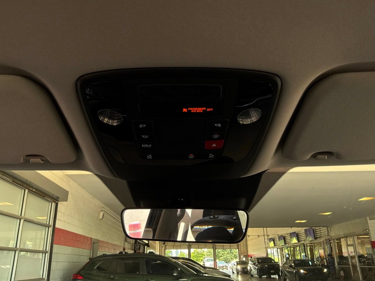 Used 2026 Kia Carnival FWD image 17