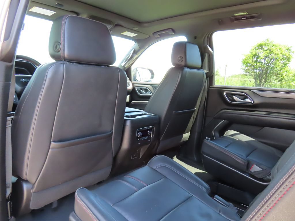 Certified 2024 Chevrolet Suburban RST w/ Luxury Package AWD/4WD image 29