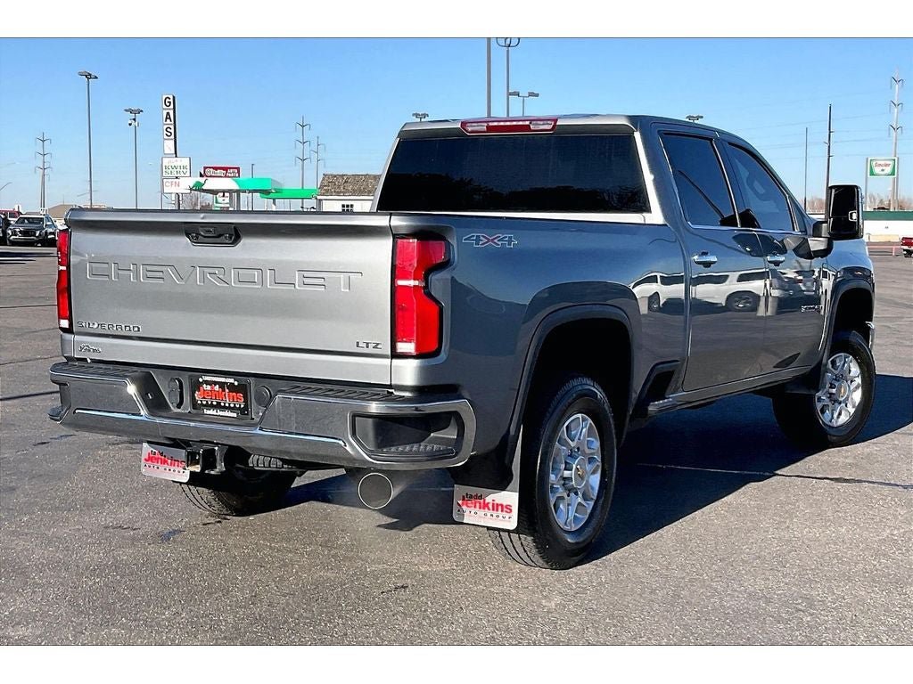 Used 2025 Chevrolet Silverado 3500 LTZ AWD/4WD image 15
