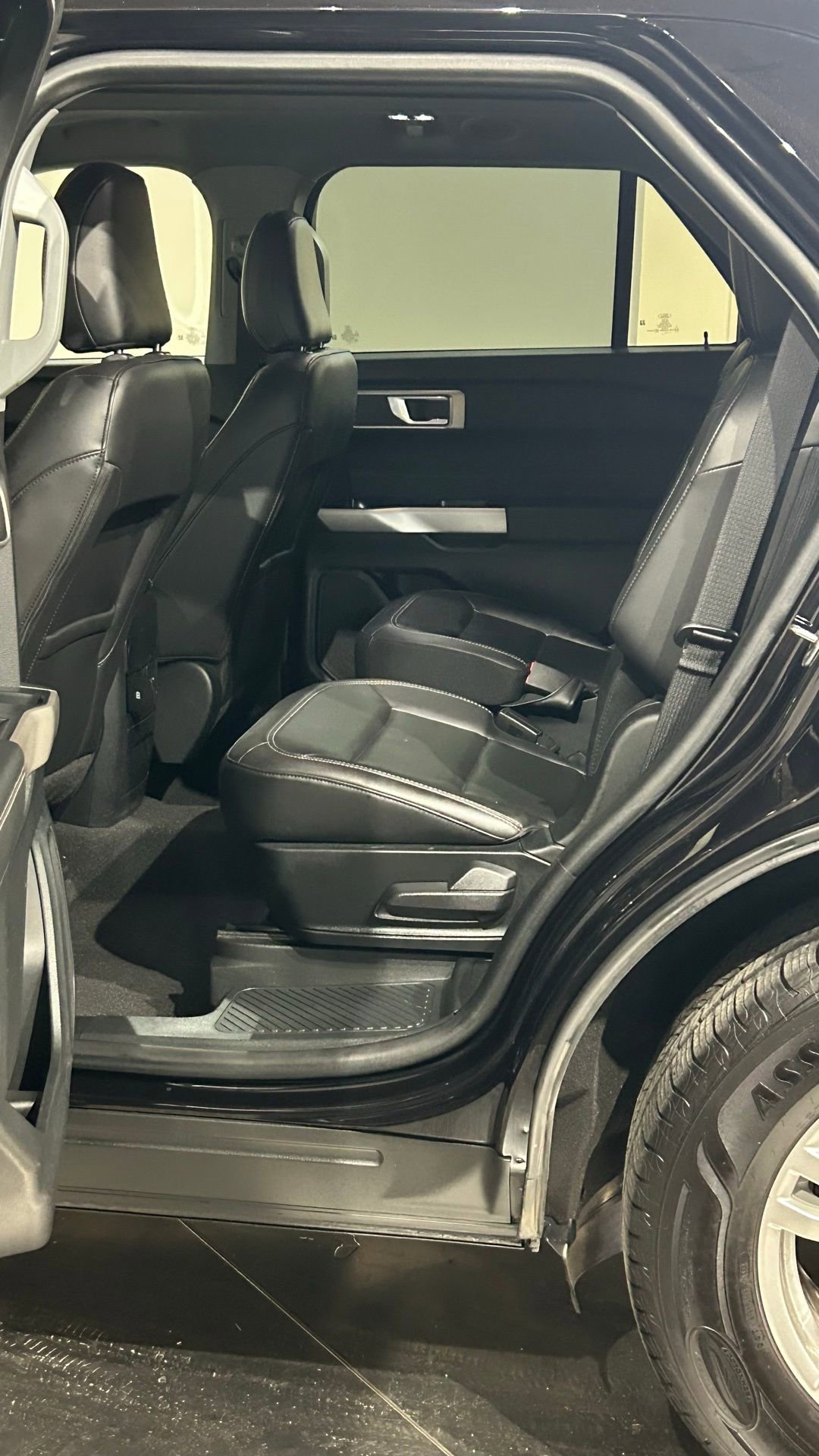 Used 2023 Ford Explorer XLT w/ Equipment Group 202A AWD/4WD image 46