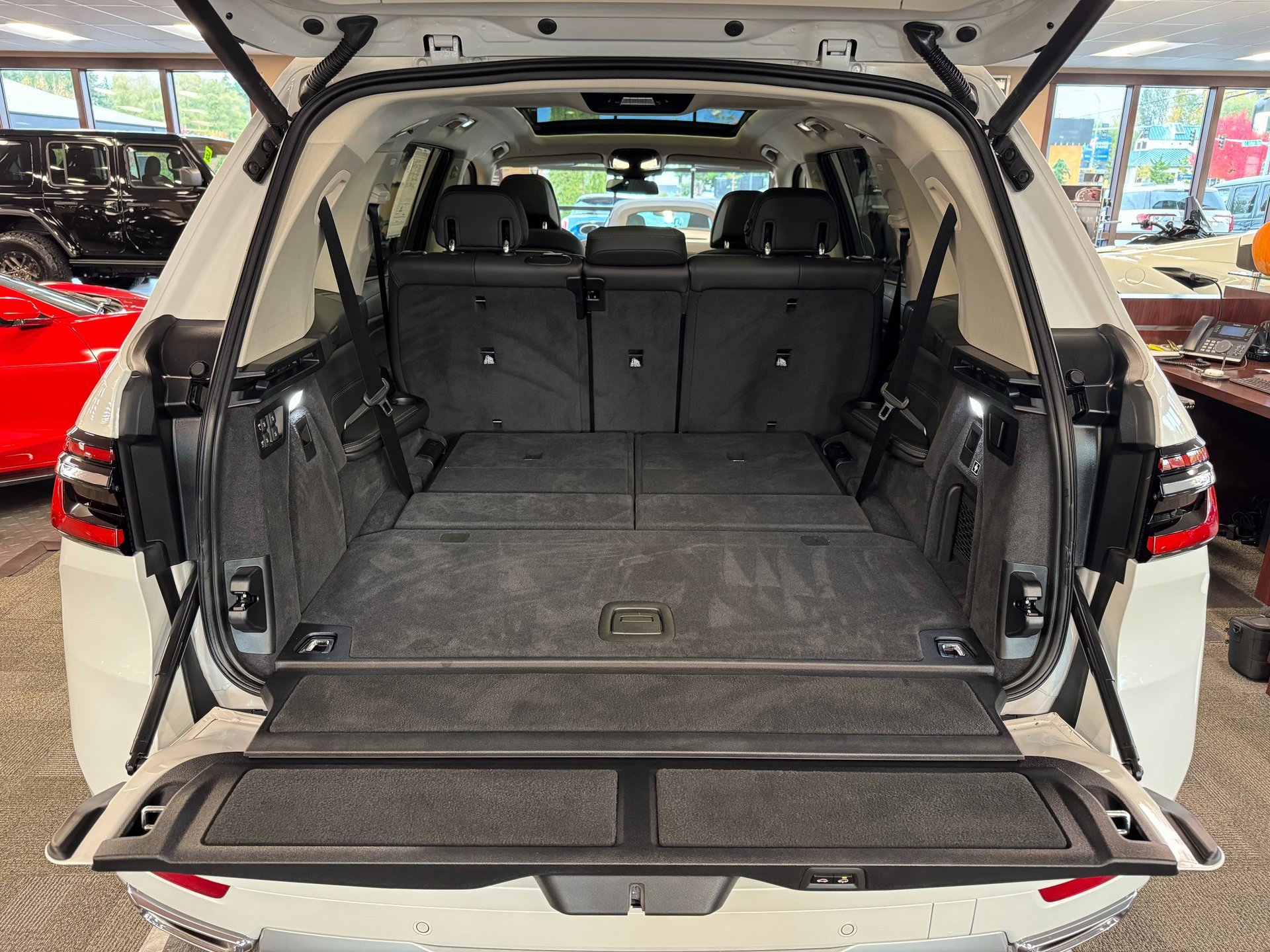 Used 2025 BMW X7 xDrive40i w/ Premium Package image 26
