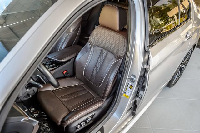 Used 2018 BMW 540i w/ M Sport Package RWD image 41