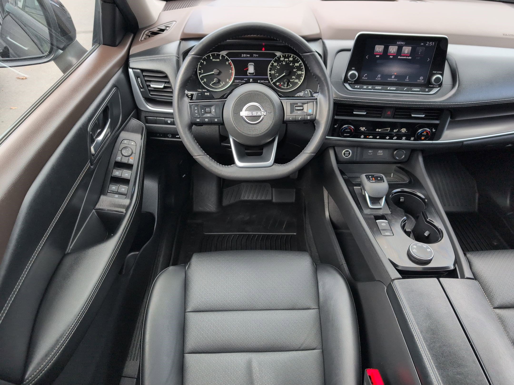 Used 2023 Nissan Rogue SV w/ SV Premium B Package image 30