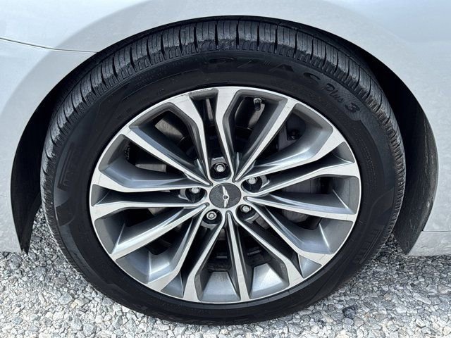 Used 2015 Hyundai Genesis 3.8 RWD image 12