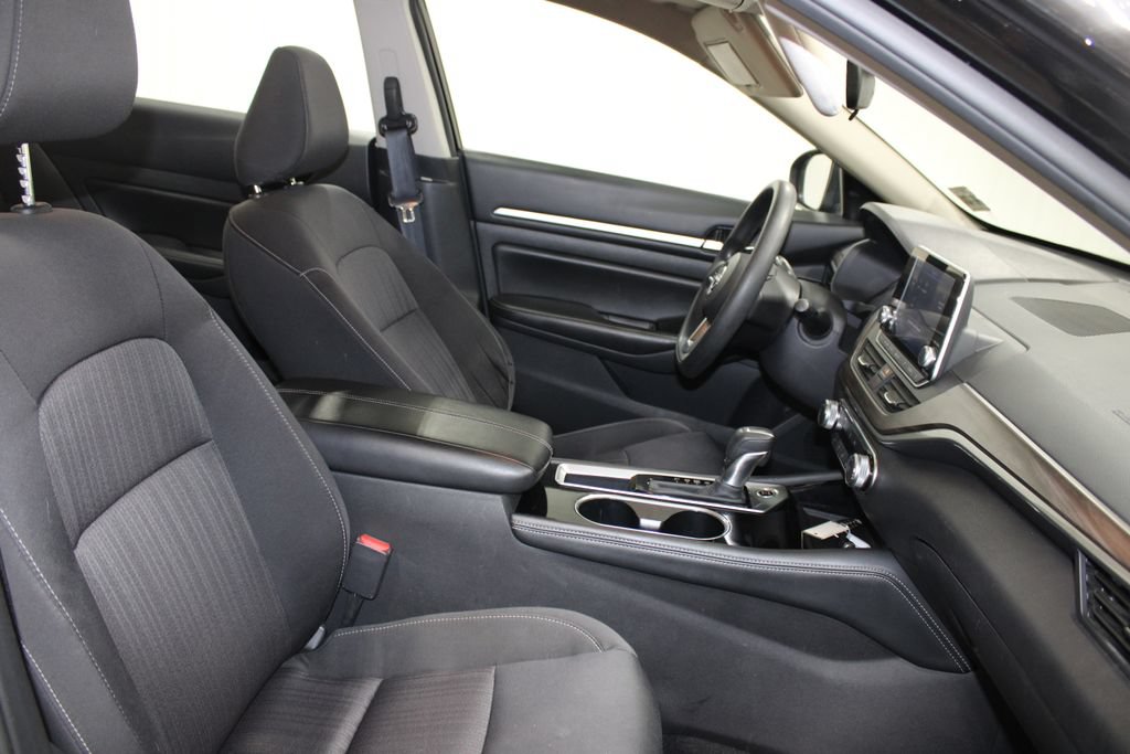 Used 2023 Nissan Altima 2.5 SV FWD image 29