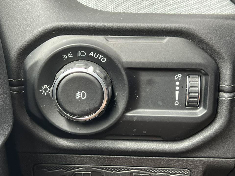 Used 2024 Jeep Wrangler Unlimited Sahara w/ Safety Group AWD/4WD image 18