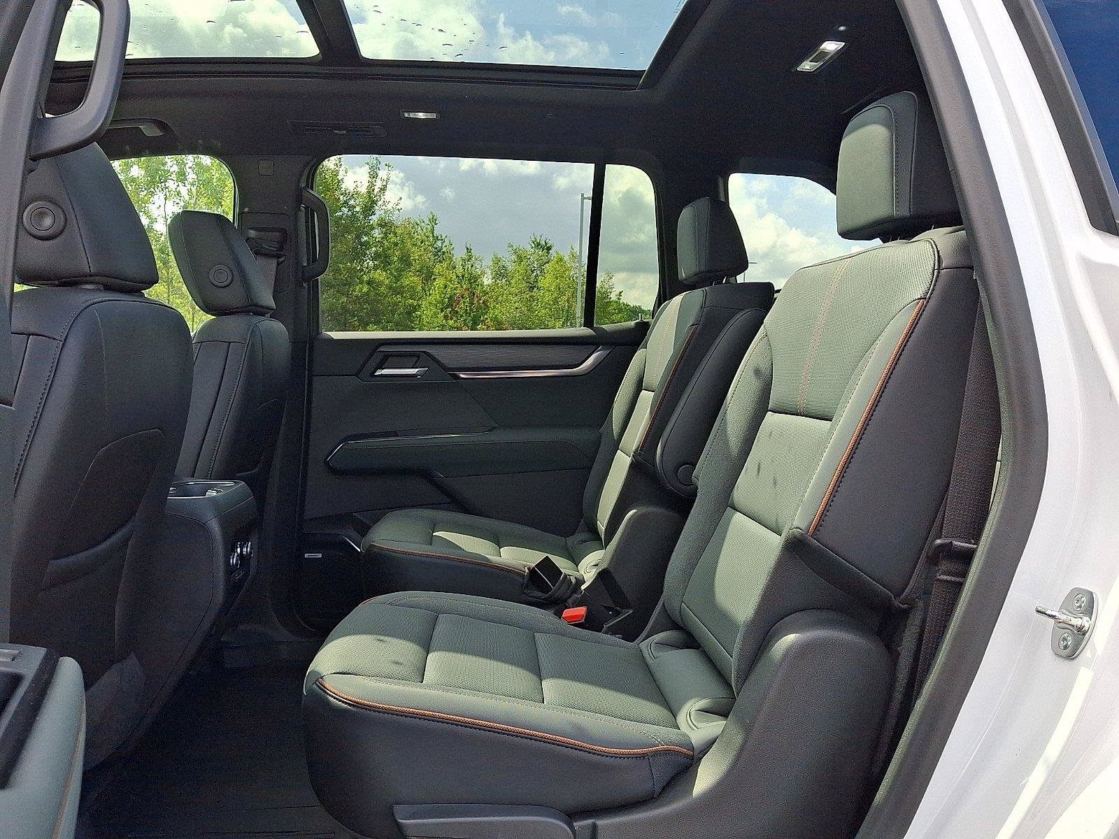 Used 2024 GMC Acadia AT4 w/ Luxury Package AWD/4WD image 10