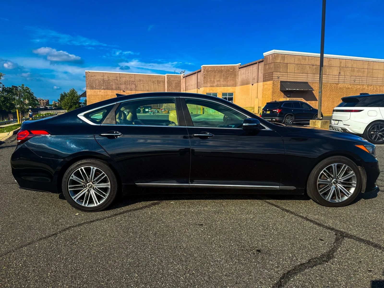 Used 2020 Genesis G80 3.8 RWD image 5