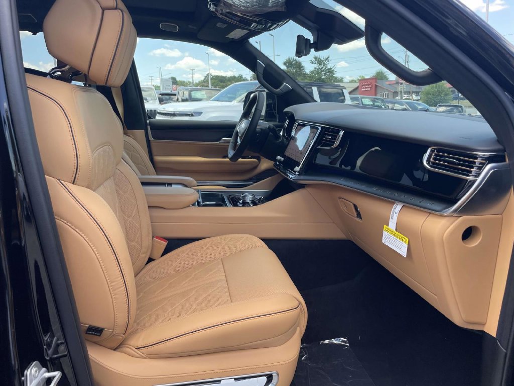 New 2026 Jeep Grand Wagoneer L Summit AWD/4WD image 15