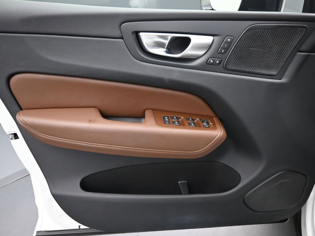 Certified 2024 Volvo XC60 B5 Ultimate w/ Protection Package Premier image 5