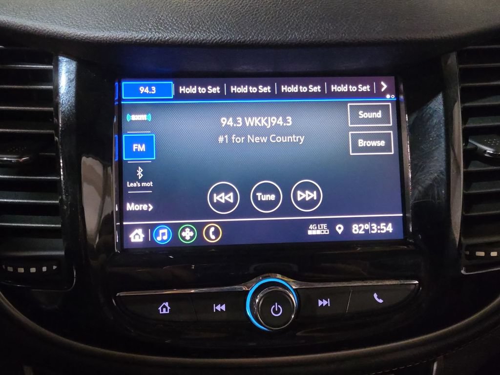 Used 2020 Chevrolet Trax LT w/ LT Convenience Package AWD/4WD image 12