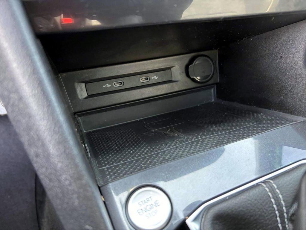 Used 2022 Volkswagen Tiguan SEL R-Line image 22