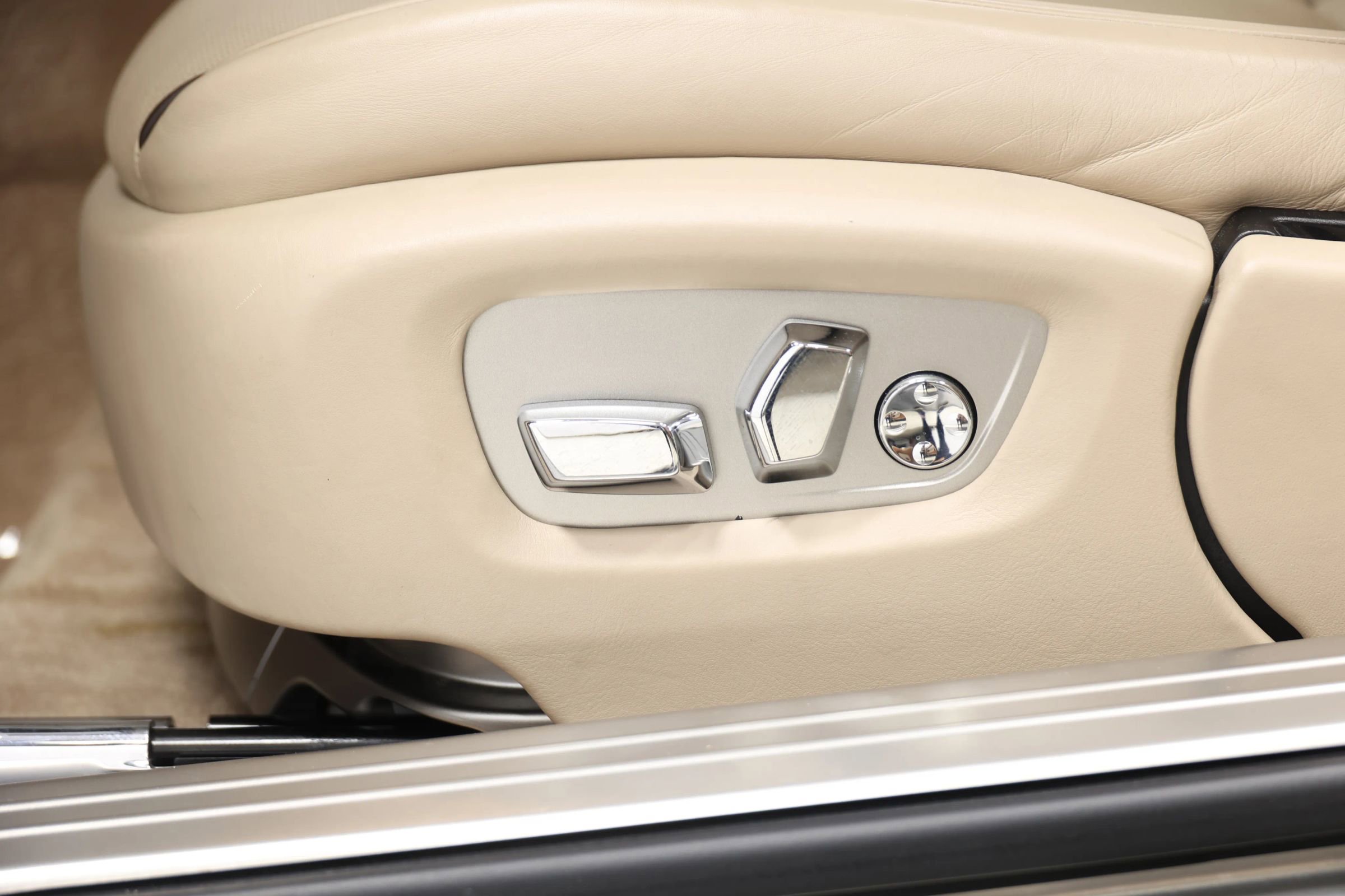 Used 2014 Rolls-Royce Wraith image 18