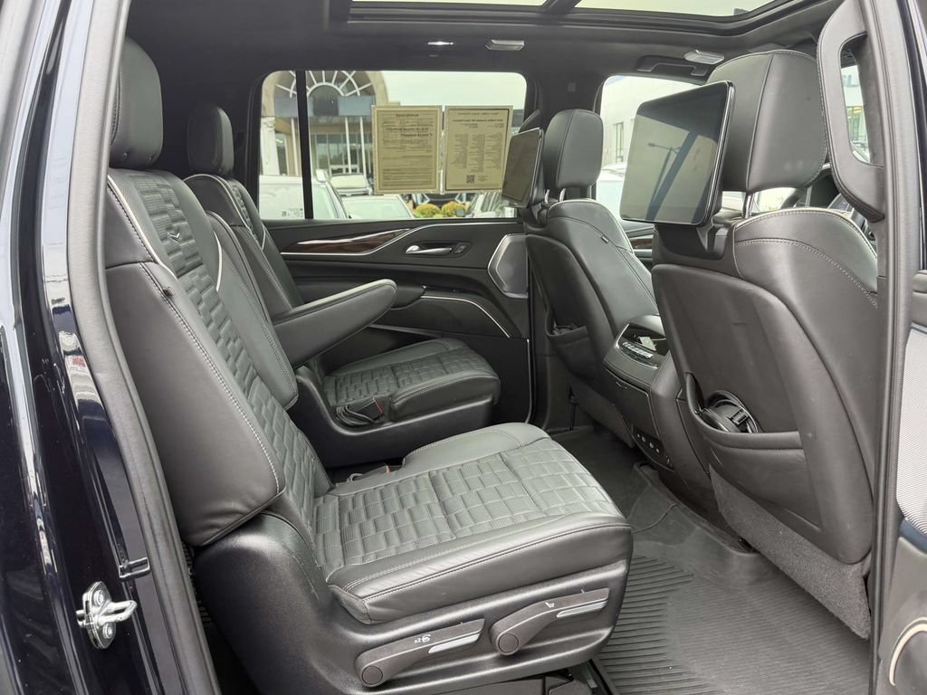 Used 2023 Cadillac Escalade ESV Sport Platinum AWD/4WD image 13