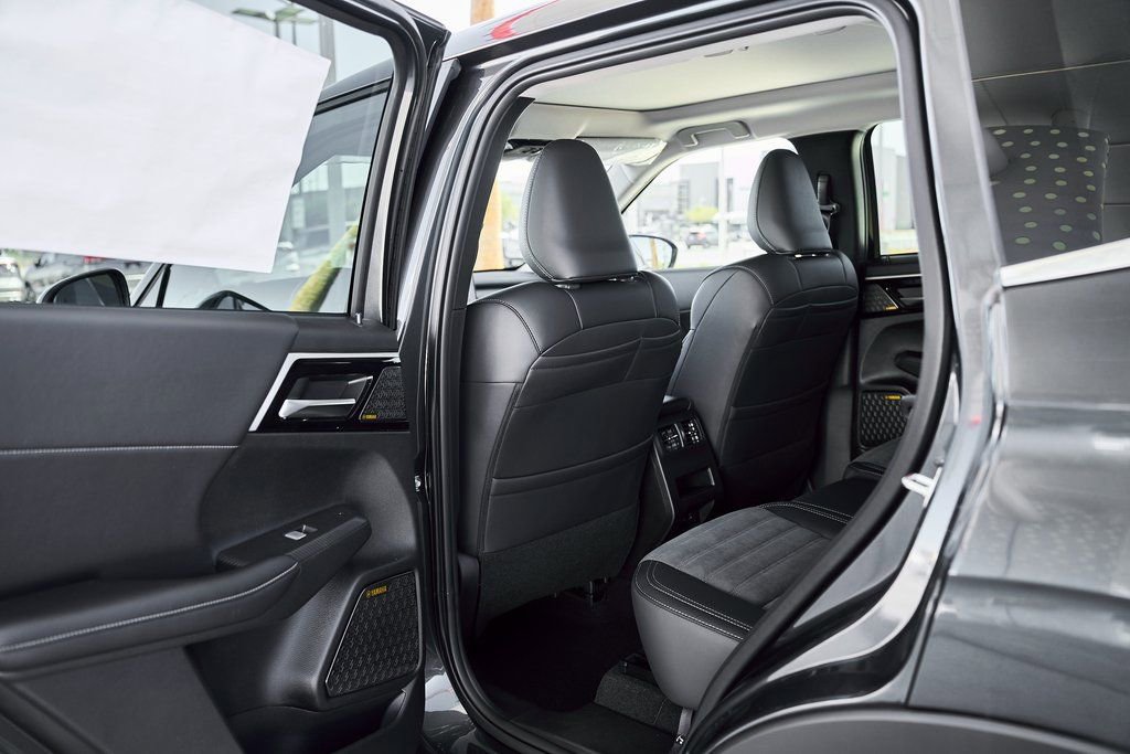 New 2026 Mitsubishi Outlander SE FWD image 17