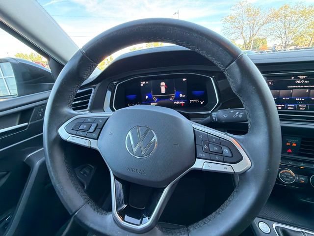 Used 2023 Volkswagen Jetta SE w/ Panoramic Sunroof Package FWD image 29