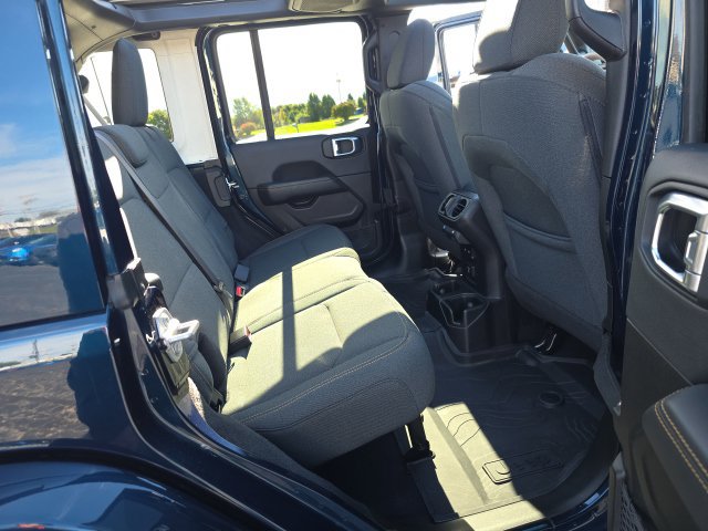 Used 2025 Jeep Wrangler Unlimited Sahara AWD/4WD image 34