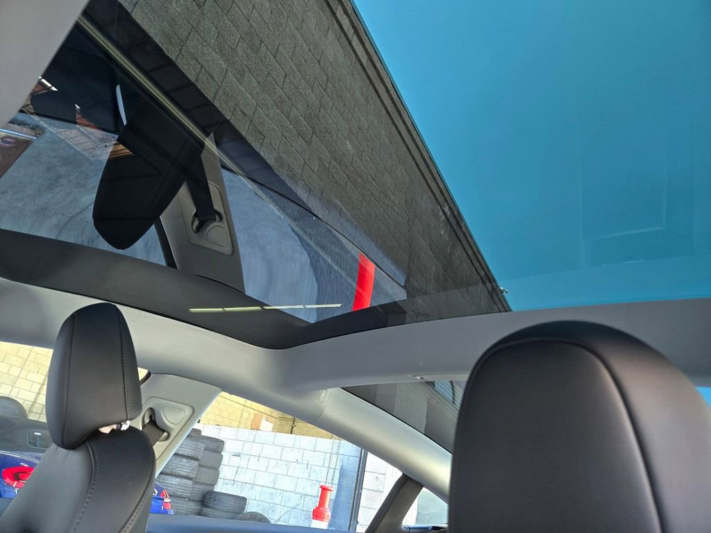 Used 2023 Tesla Model 3 Standard Range image 16