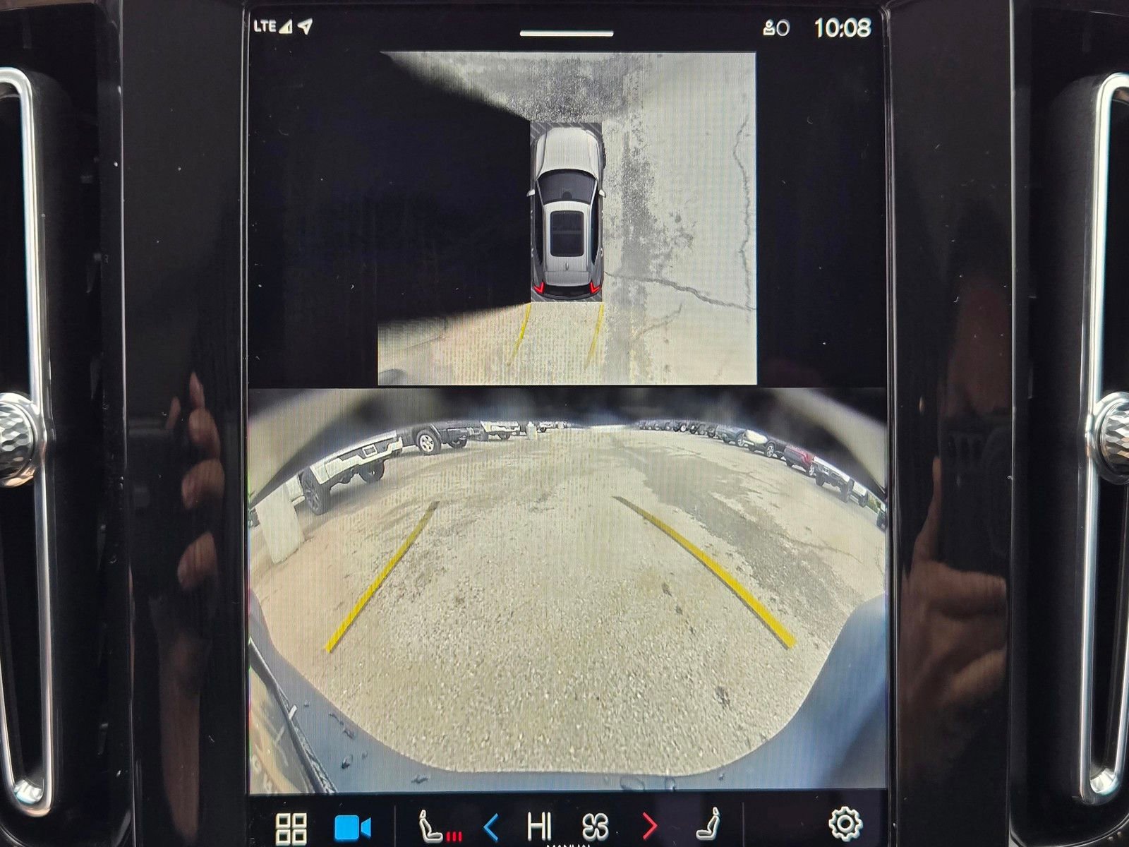 Used 2025 Volvo XC40 B5 Plus image 19