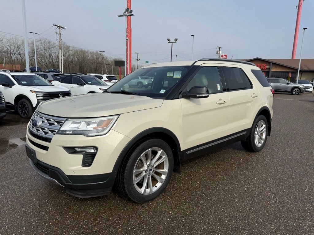 Used 2018 Ford Explorer XLT w/ Equipment Group 202A image 3