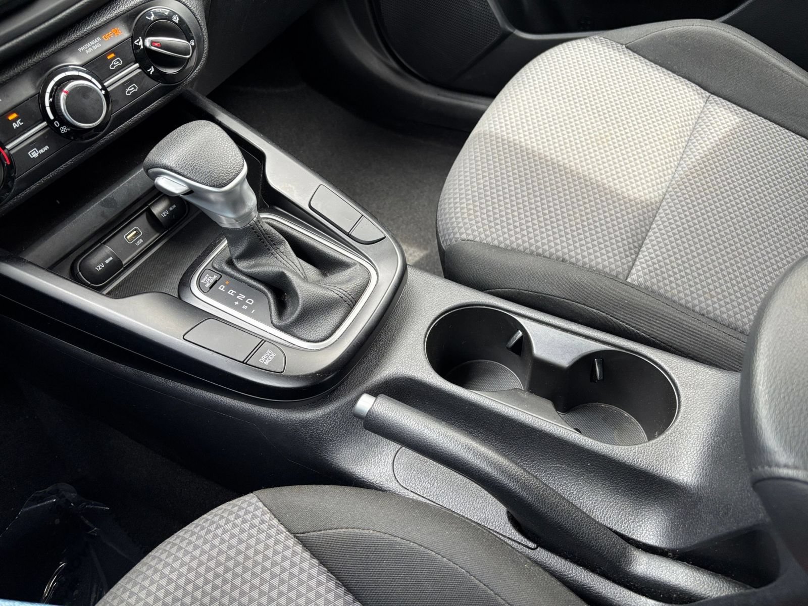 Used 2025 Kia Soul LX w/ LX Technology Package FWD image 38