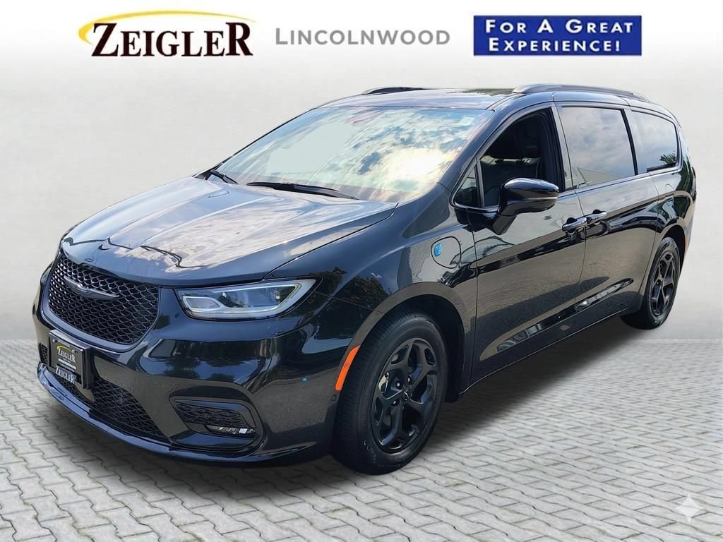 Used 2024 Chrysler Pacifica Premium FWD image 5