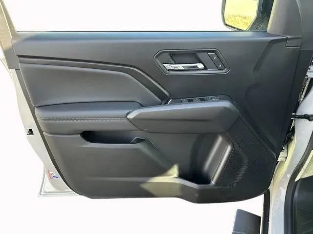 New 2026 GMC Canyon Elevation w/ LPO, Black Badging Package RWD image 13