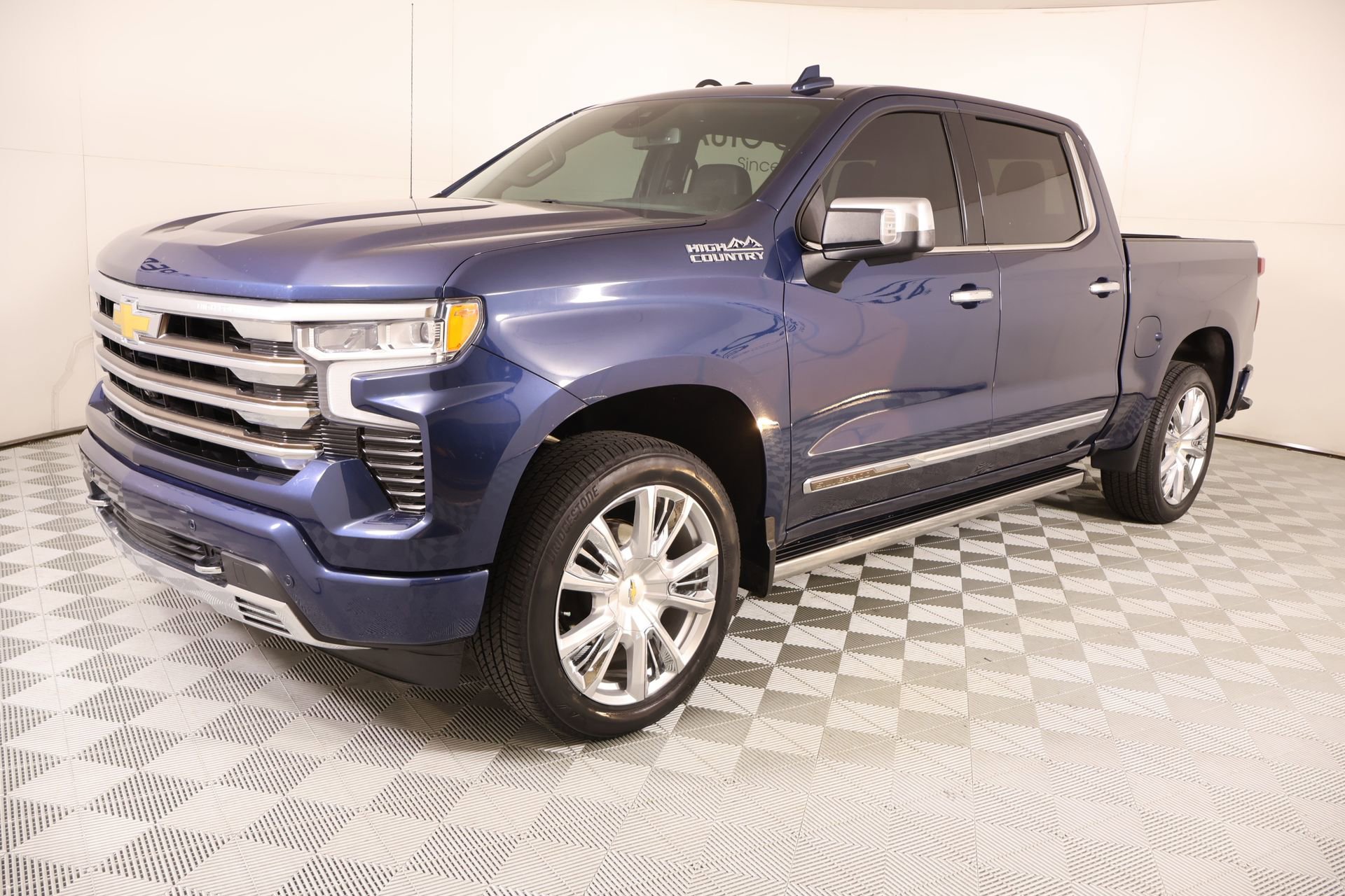 Used 2022 Chevrolet Silverado 1500 High Country w/ High Country Premium Package AWD/4WD image 11
