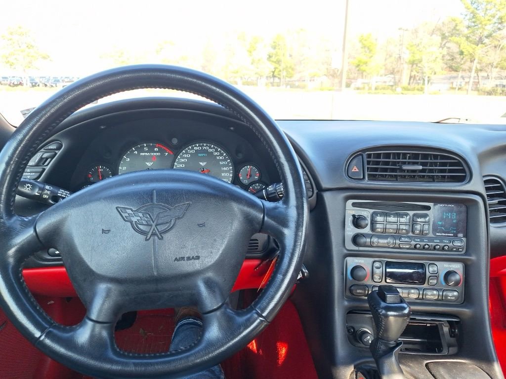 Used 2004 Chevrolet Corvette Base w/ Preferred Equipment Group video 2