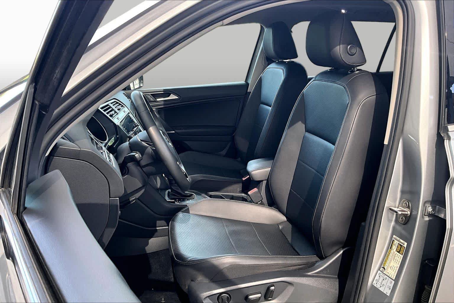 Used 2020 Volkswagen Tiguan SE w/ Panoramic Sunroof Package FWD image 8