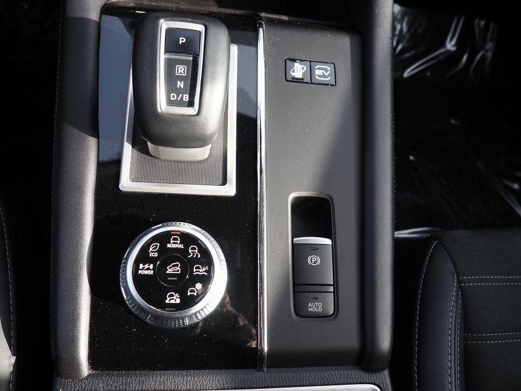 Used 2024 Mitsubishi Outlander 4WD Plug-In Hybrid image 15