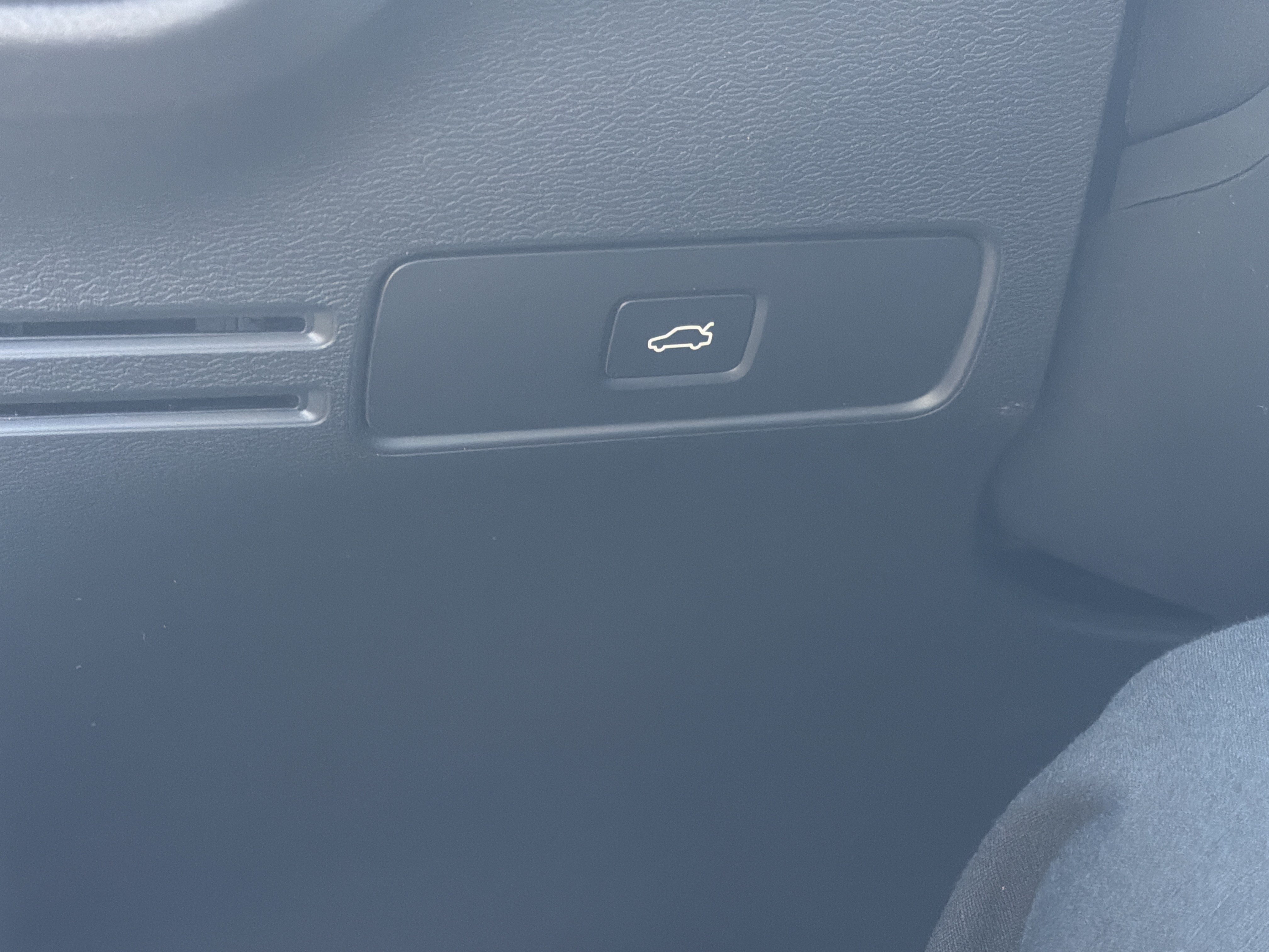 New 2026 Volvo XC40 B4 Core FWD image 31