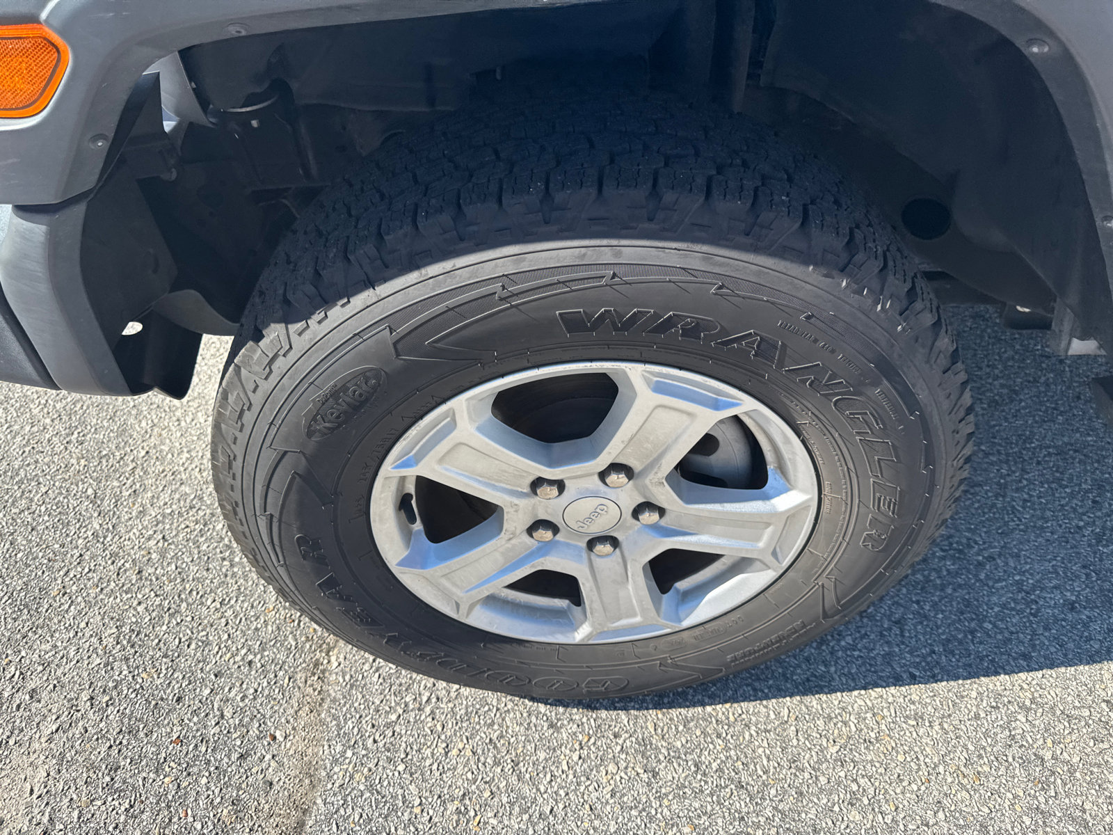 Used 2019 Jeep Wrangler Sport image 11