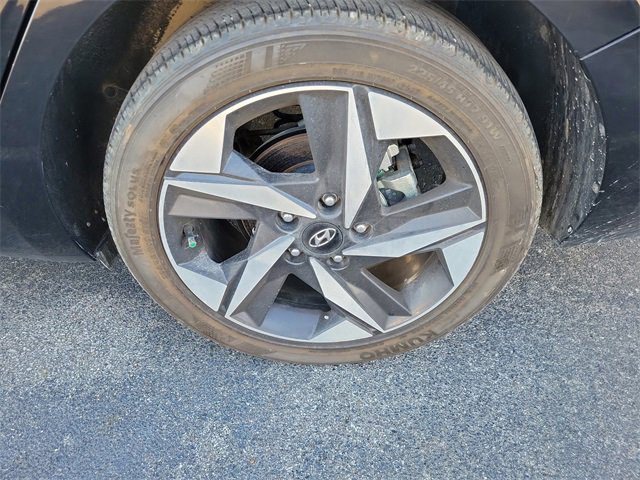 Used 2023 Hyundai Elantra SEL w/ Convenience Package image 6