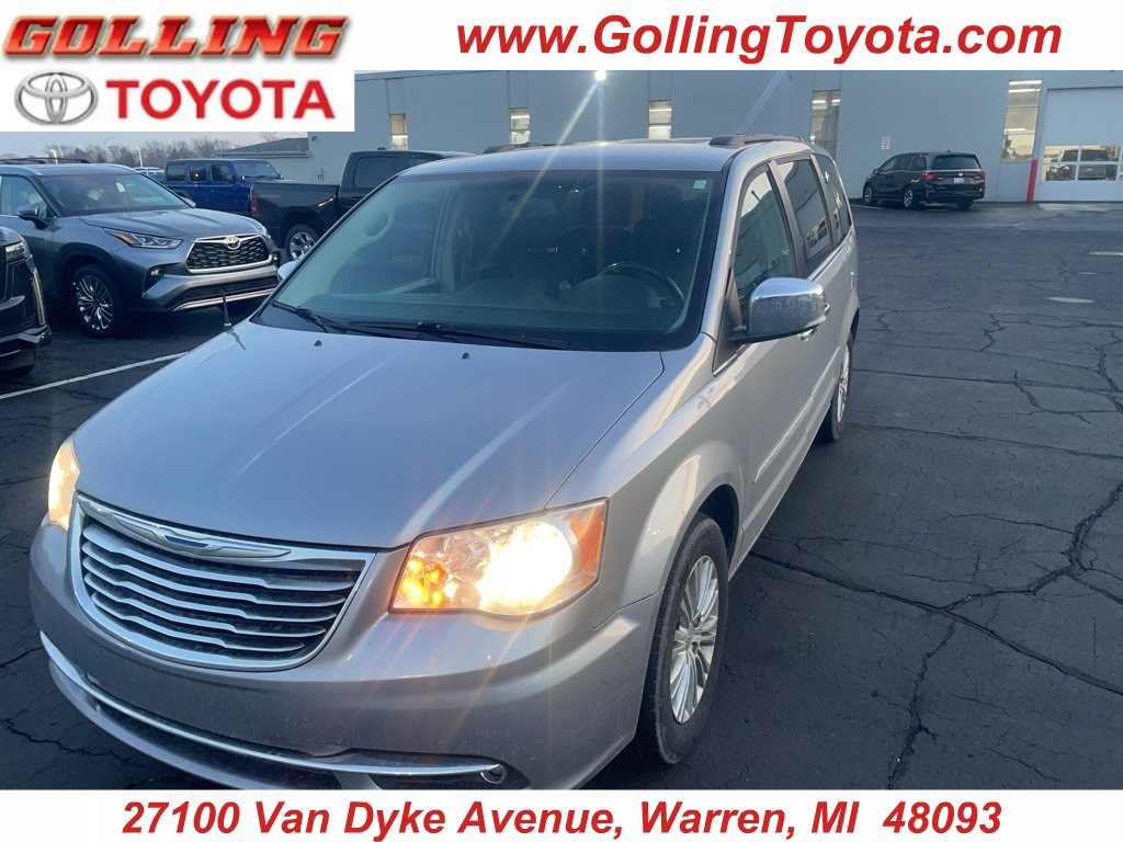 Used 2015 Chrysler Town & Country Touring-L w/ Driver Convenience Group image 1