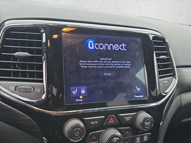 Used 2019 Jeep Grand Cherokee Altitude image 10