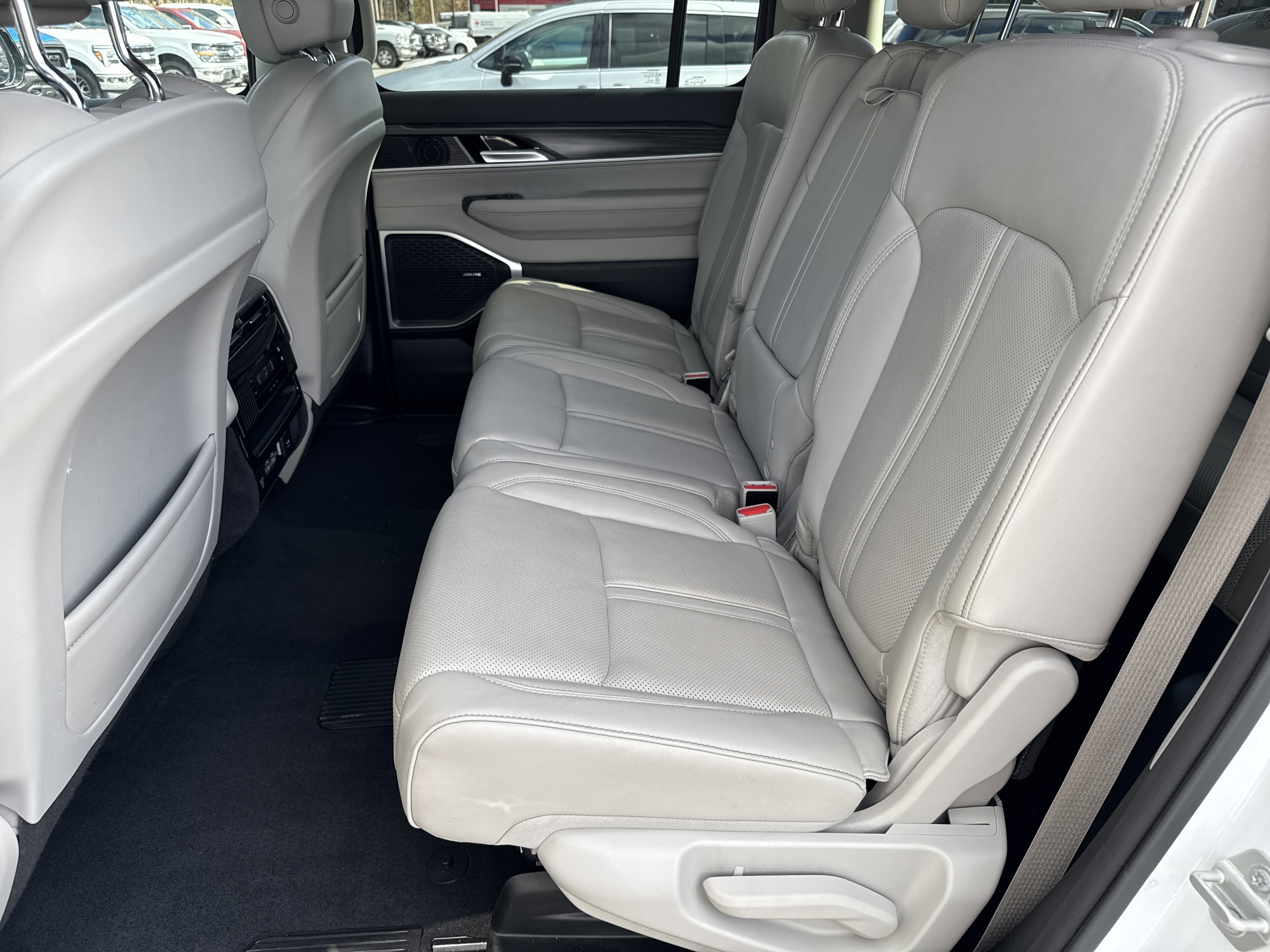 Used 2024 Jeep Wagoneer Series II w/ Flexible Seating Group image 22