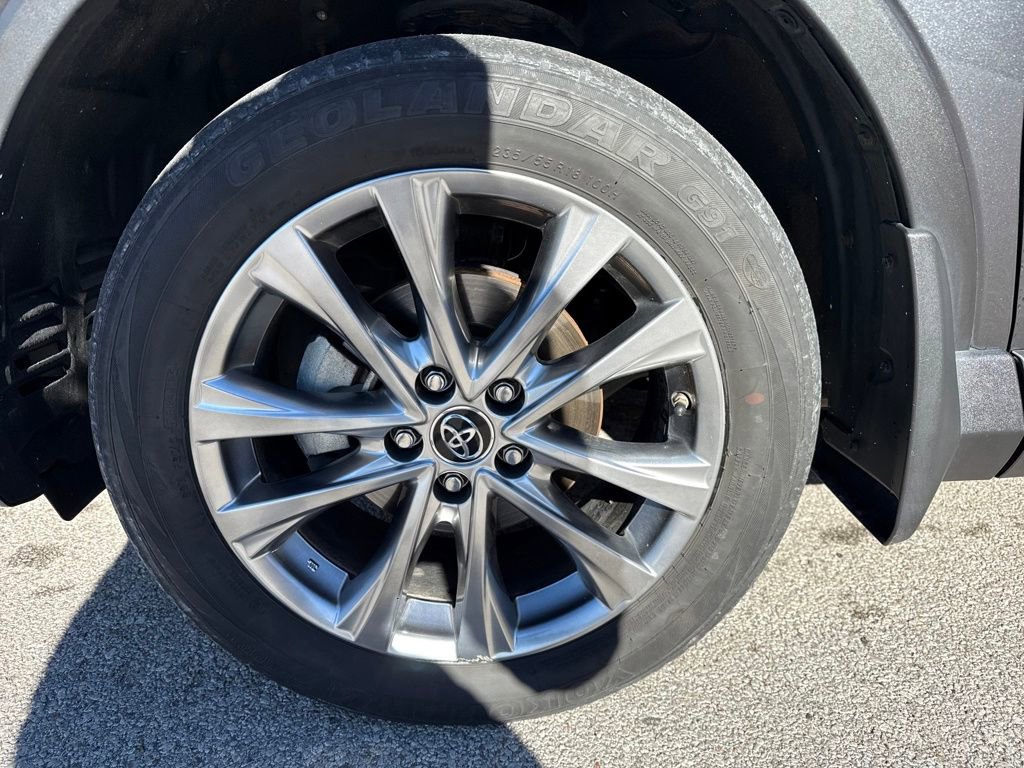 Used 2016 Toyota RAV4 Limited image 9