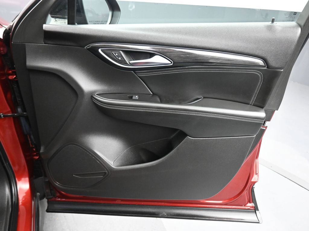 Used 2023 Buick Envision Essence w/ Sport Touring Package image 39