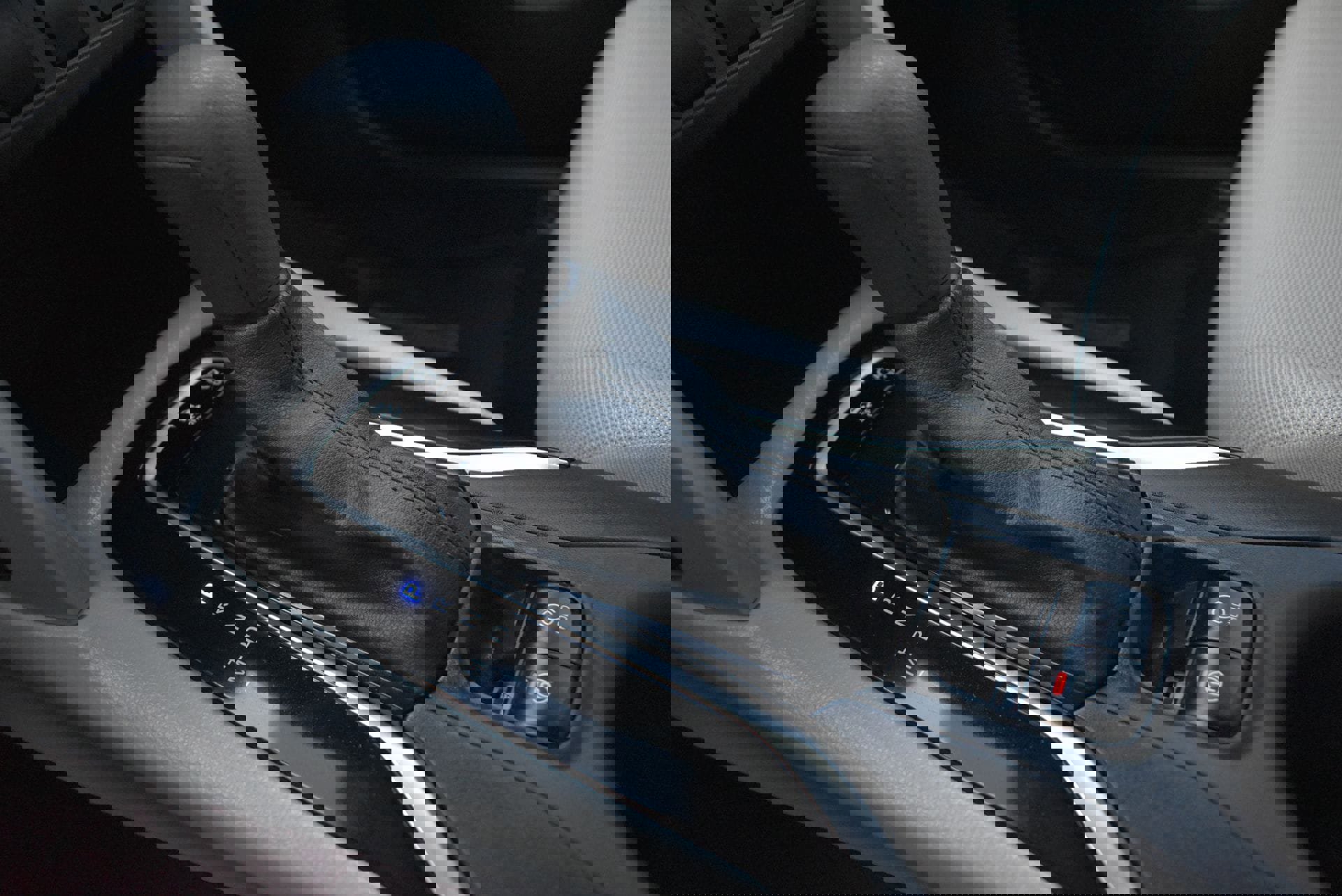 Used 2025 Toyota Corolla Cross L image 29