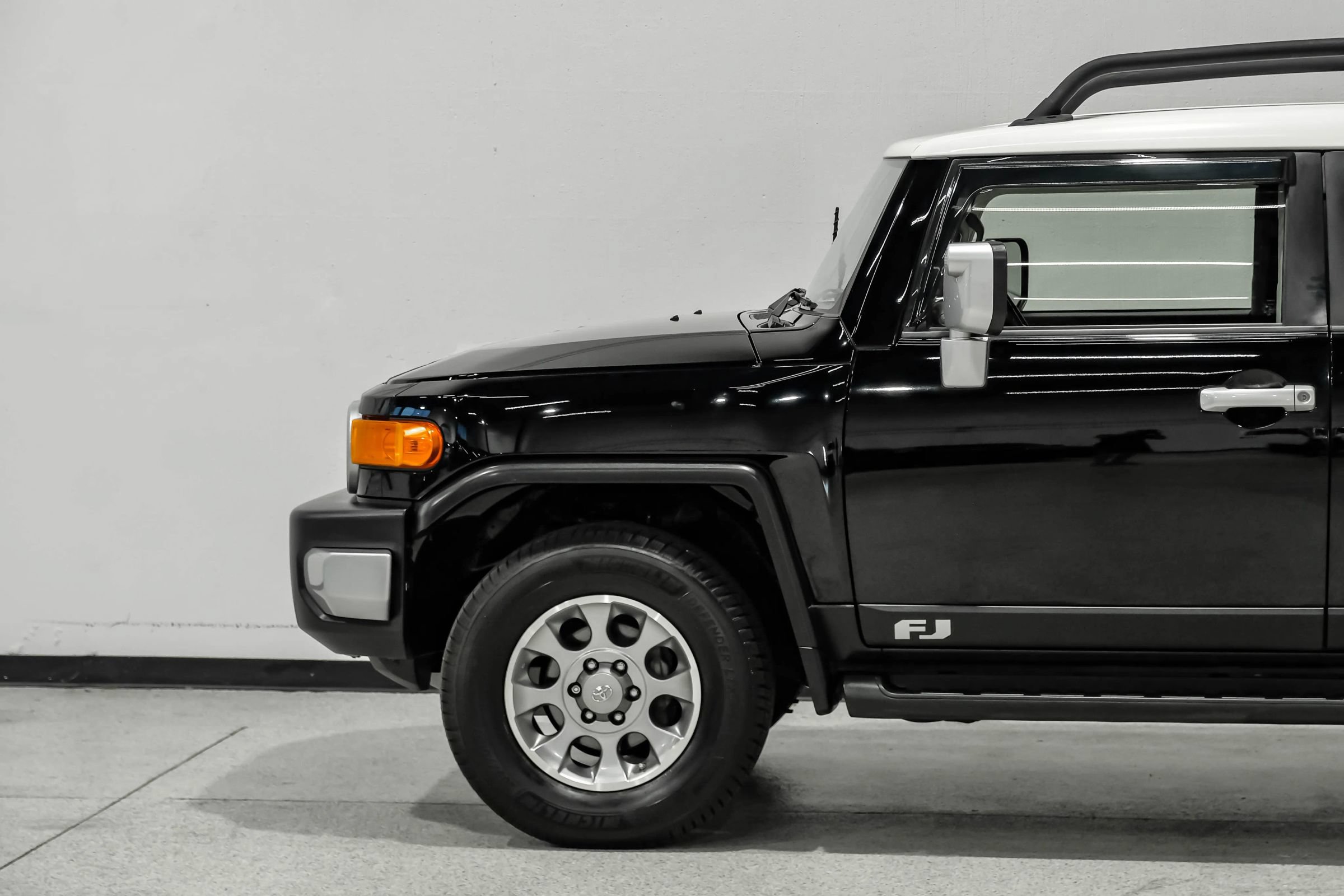 Used 2013 Toyota FJ Cruiser 4WD w/ Upgrade Pkg image 10