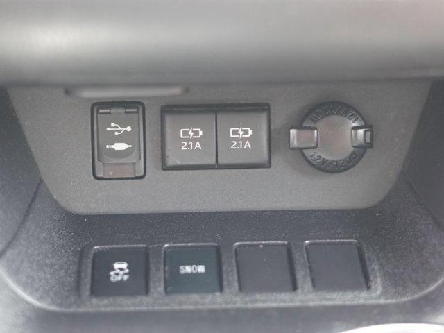 Used 2017 Toyota Highlander Limited w/ Carpet Mat Package FWD image 32
